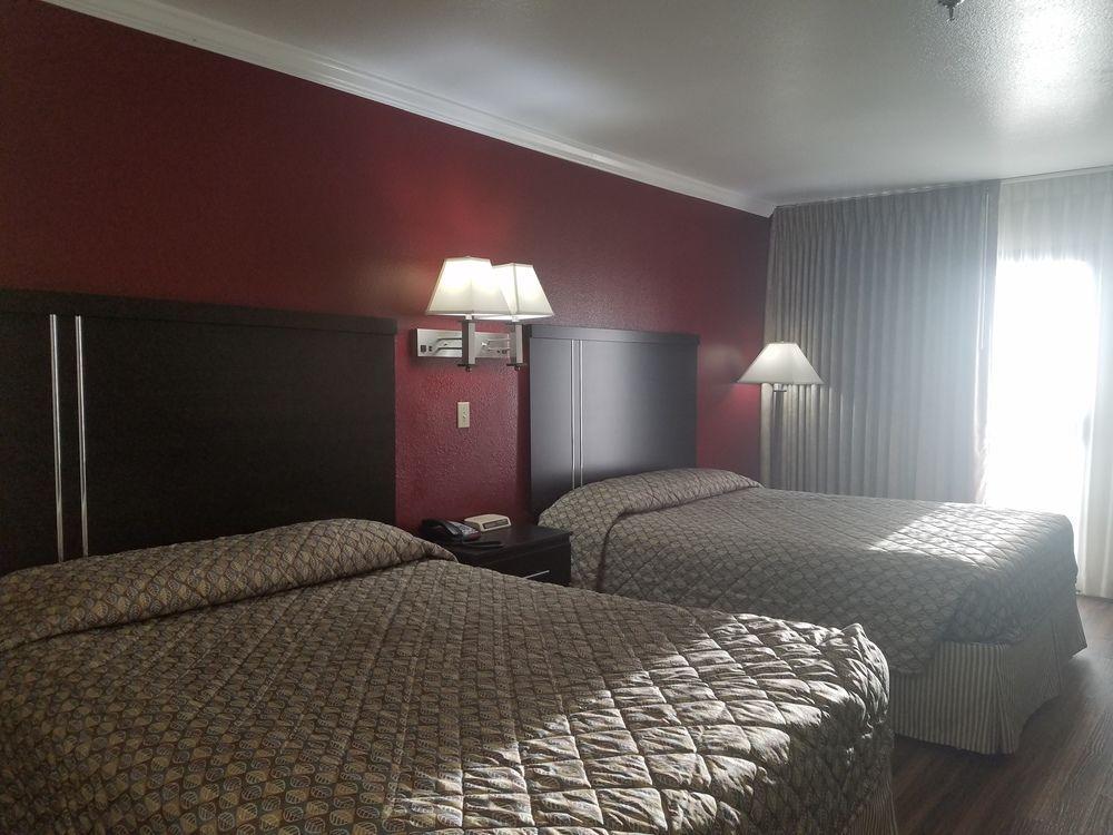 Rodeway & Hotel 3*