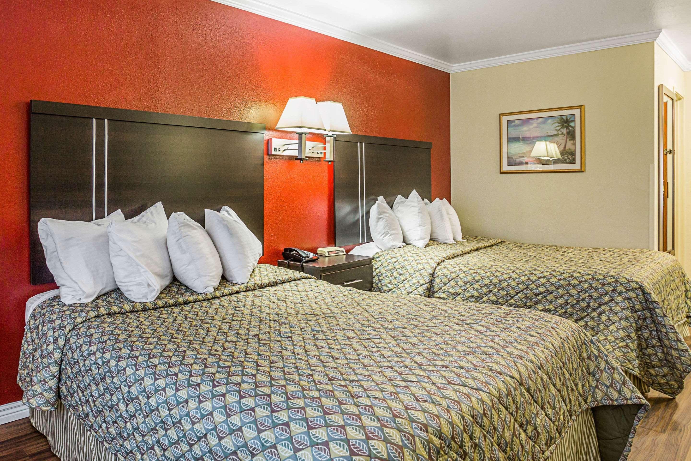Hotel Rodeway & 3*