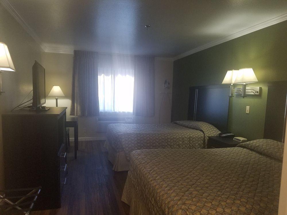 Rodeway & Hotel 3*