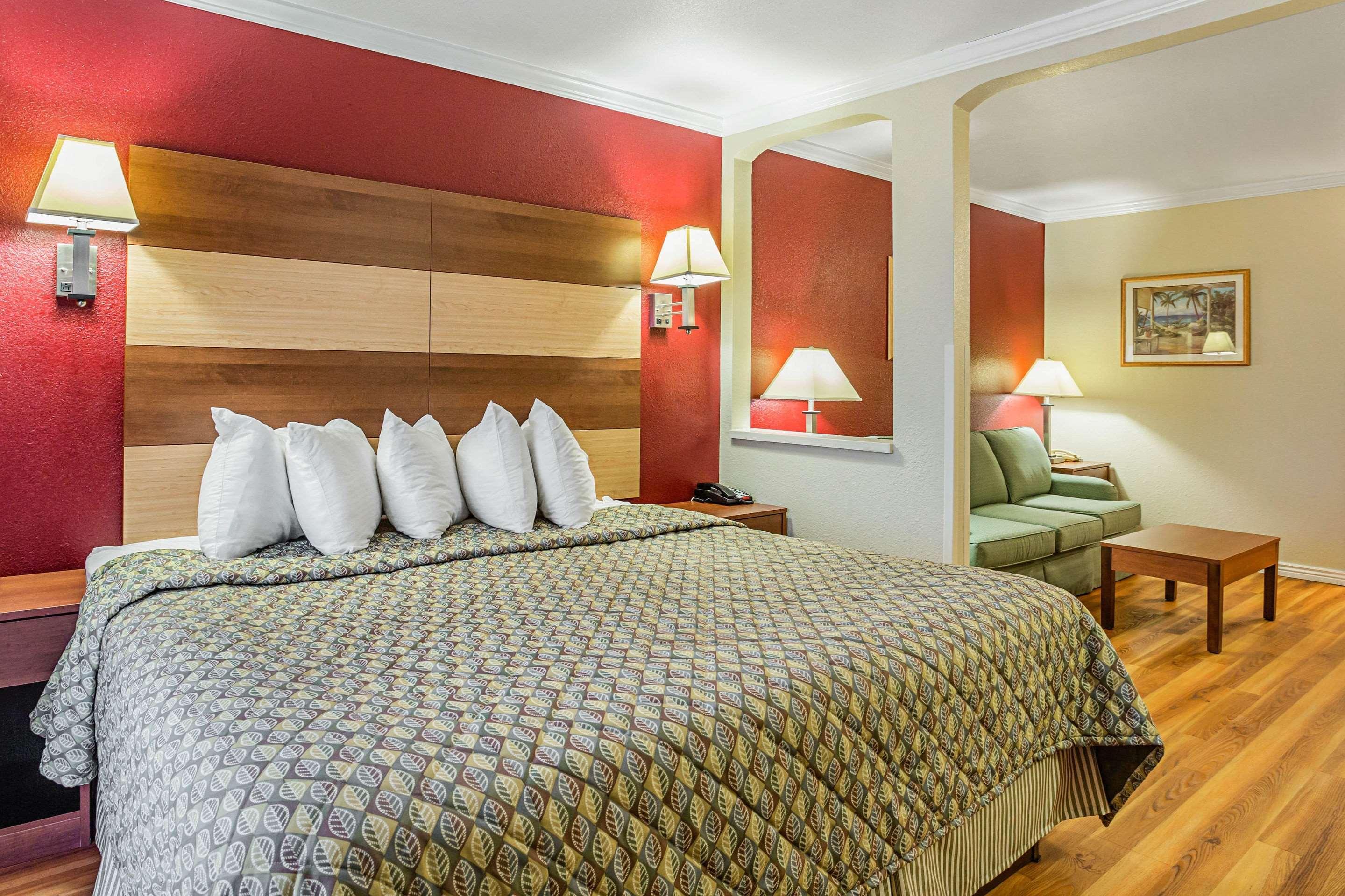 Hotel Rodeway &