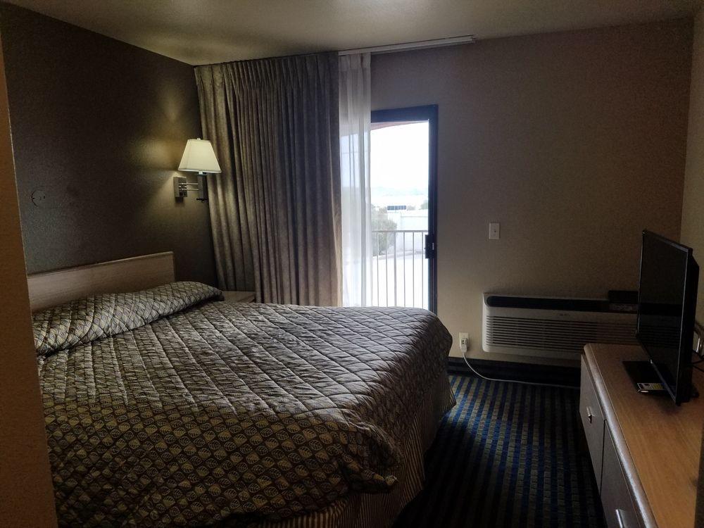 Hotel Rodeway &