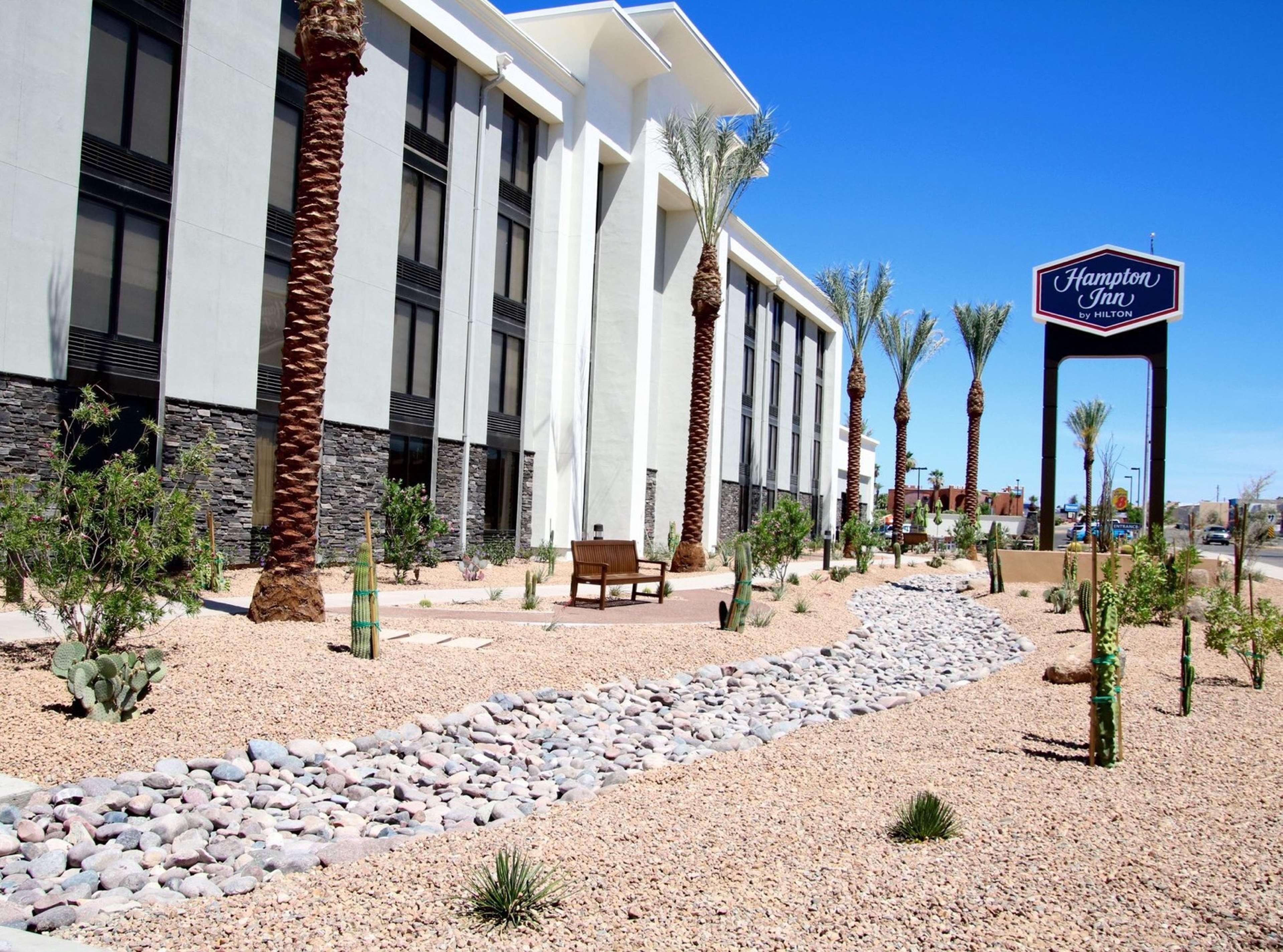 Hotel Hampton Havasu 3*