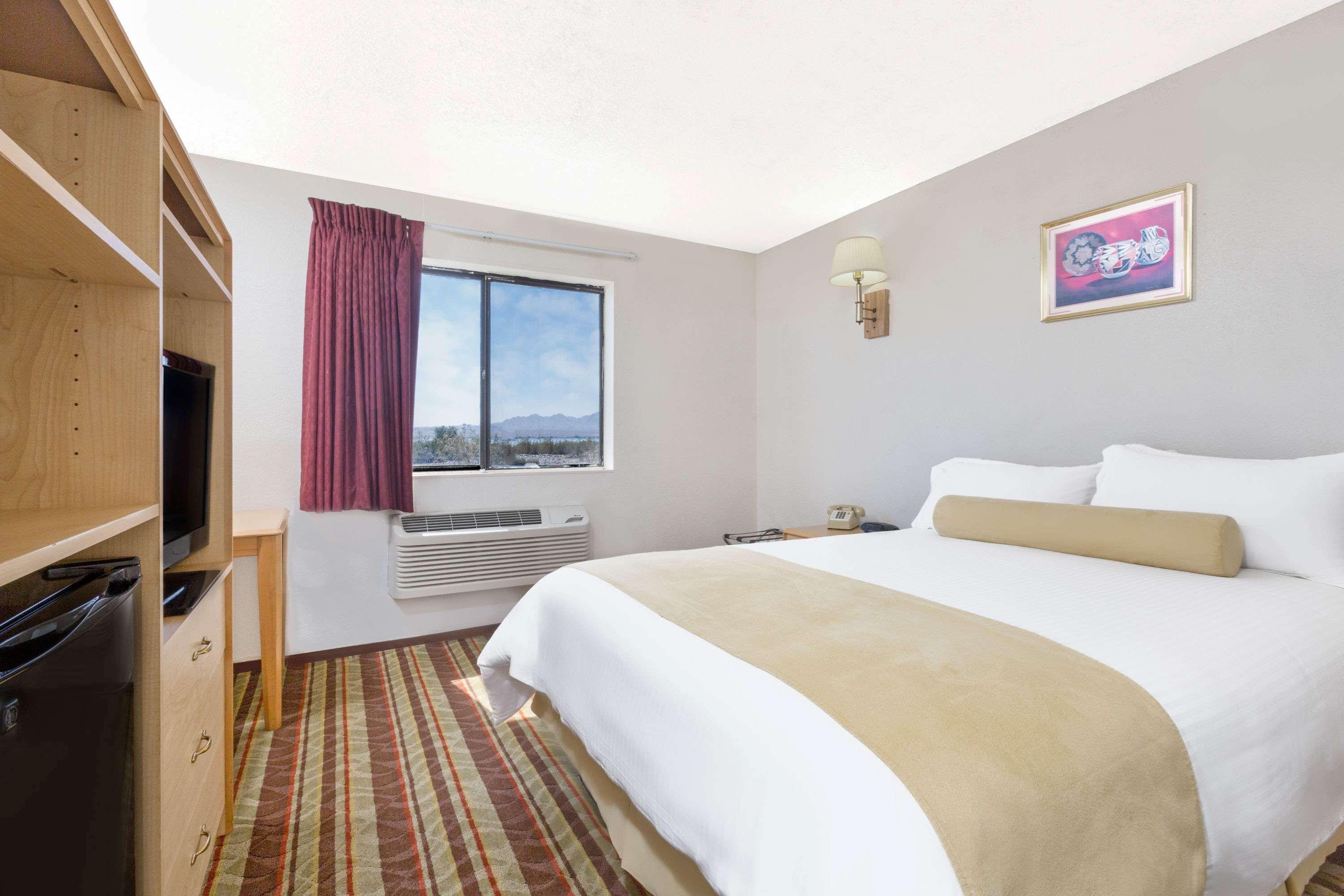 Super 8 By Wyndham Havasu 2*