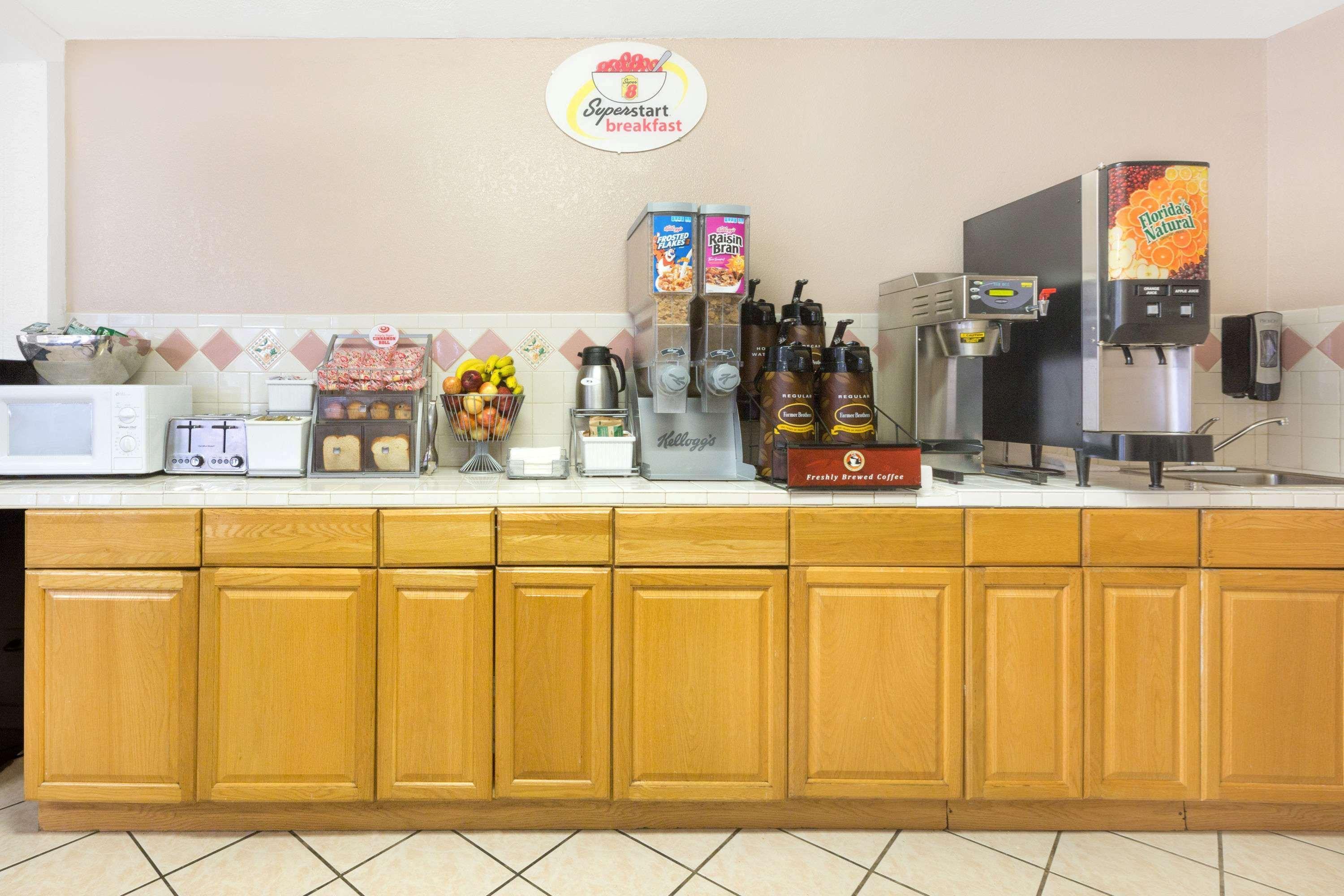 Hotel Super 8 By Wyndham Havasu