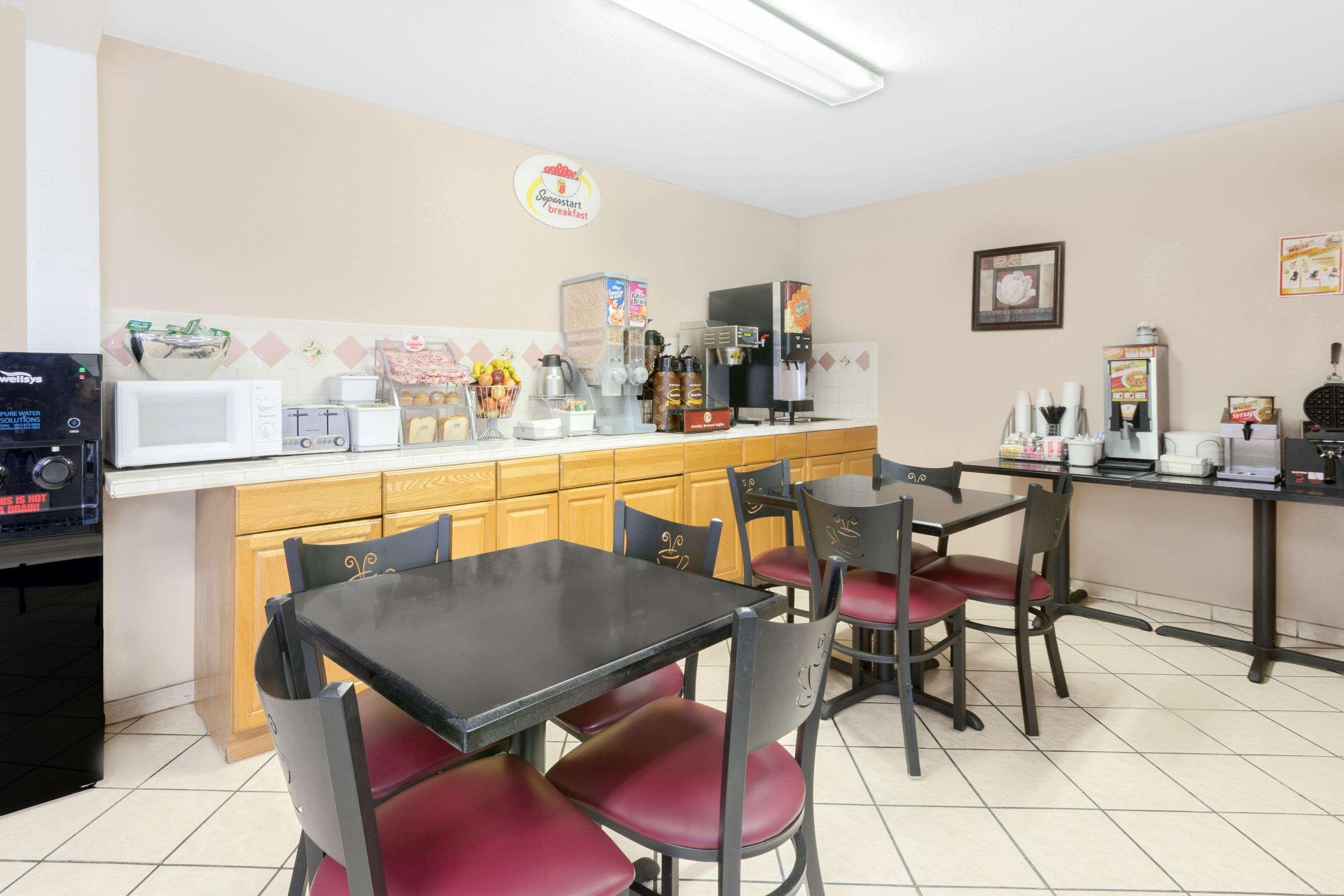 Super 8 By Wyndham Havasu Hotel 2*