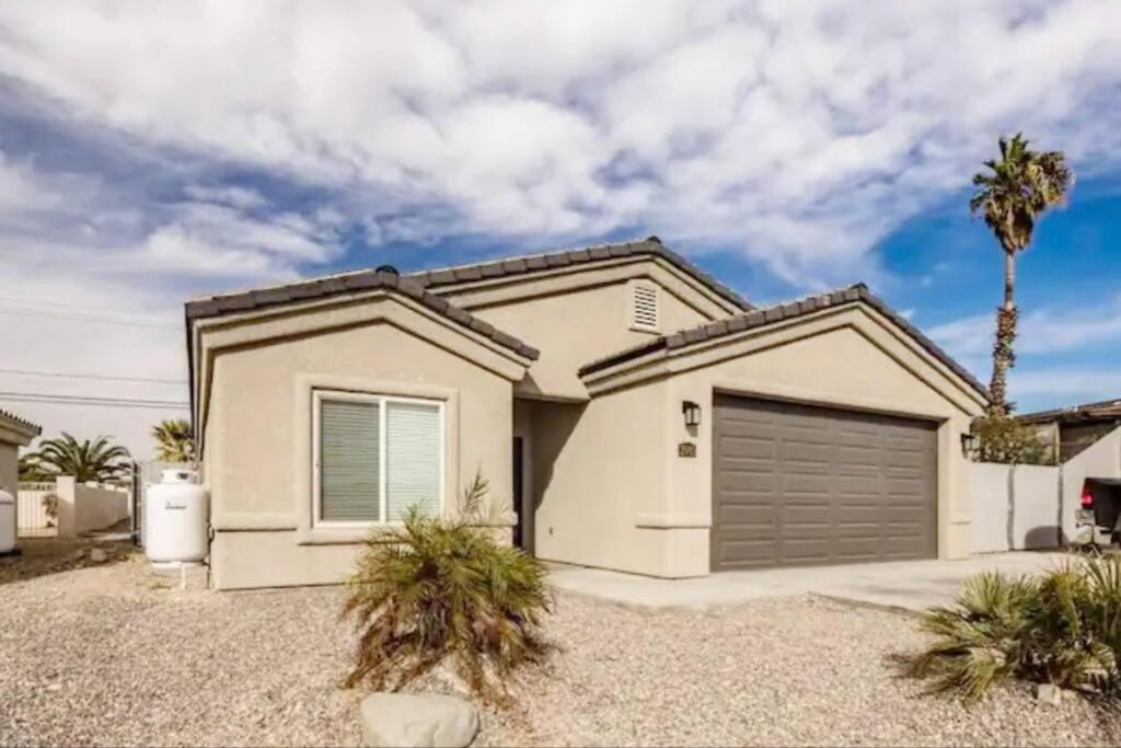 Paradise Oasis! Waterfall Pool & * Lake Havasu City