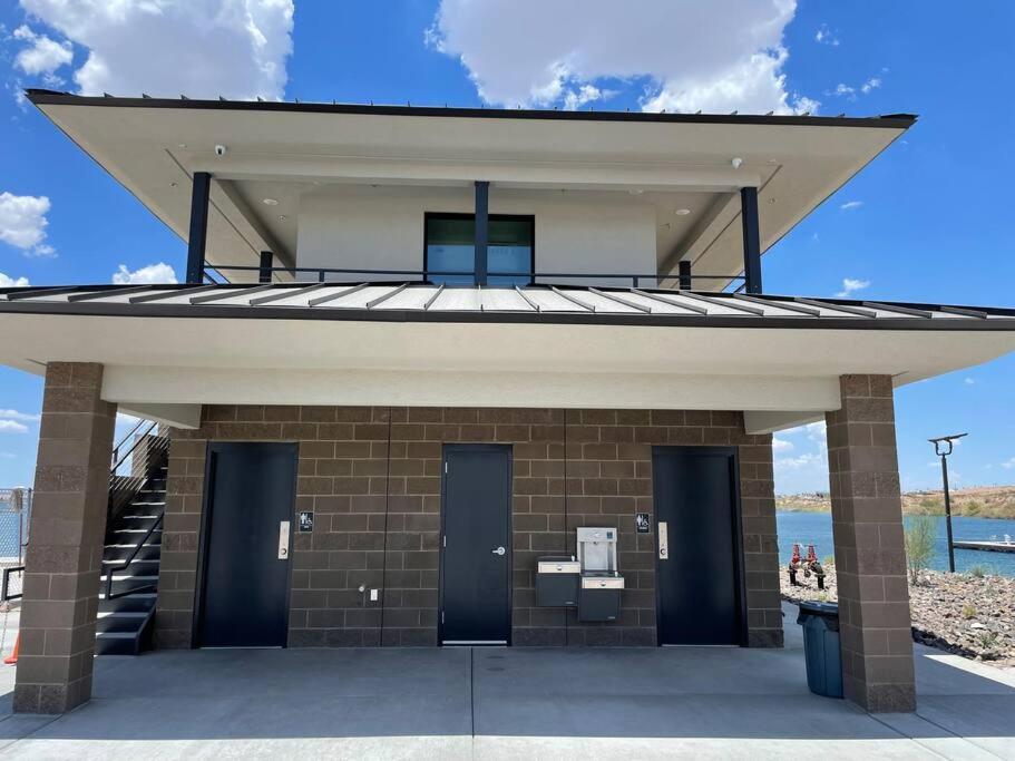 Happy-lake Close-private Waterpark Oasis -sleeps 14 * Lake Havasu City