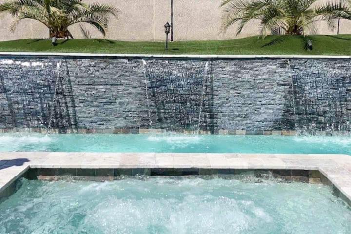 Holiday home Paradise Oasis! Waterfall Pool & *