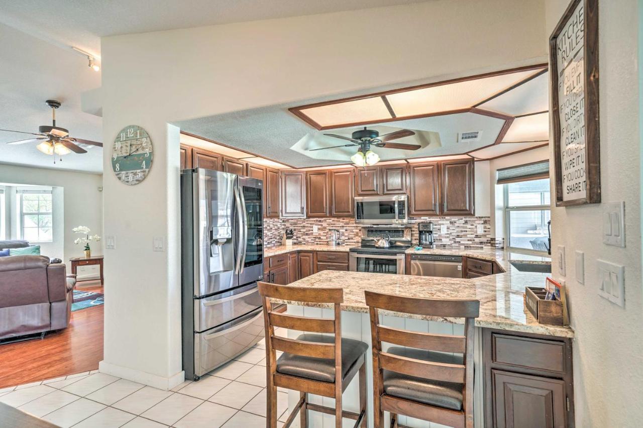 Havasu With Pool And Waterslide! Holiday home Lake Havasu City