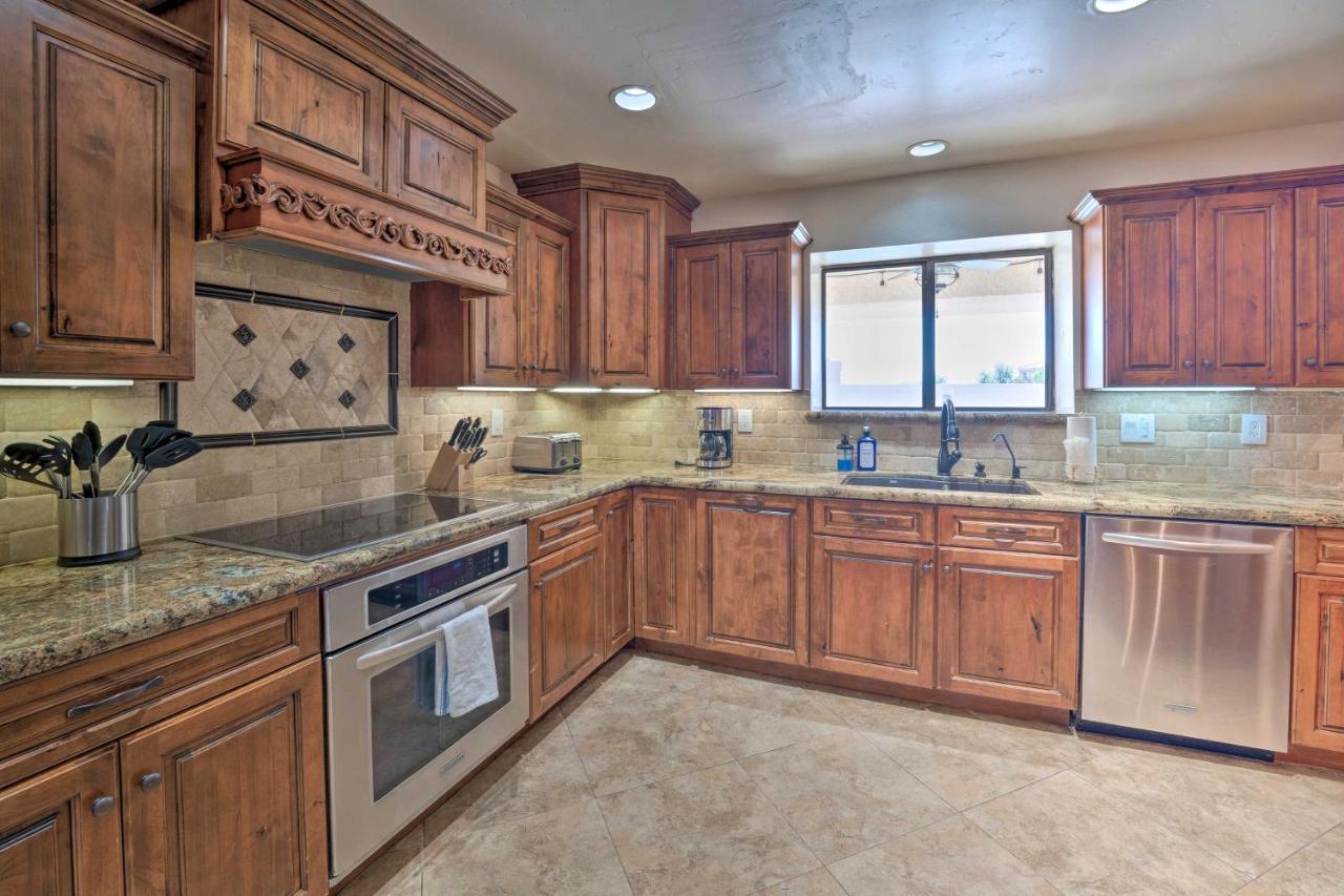 Pet-friendly Havasu Gem Pool And Game