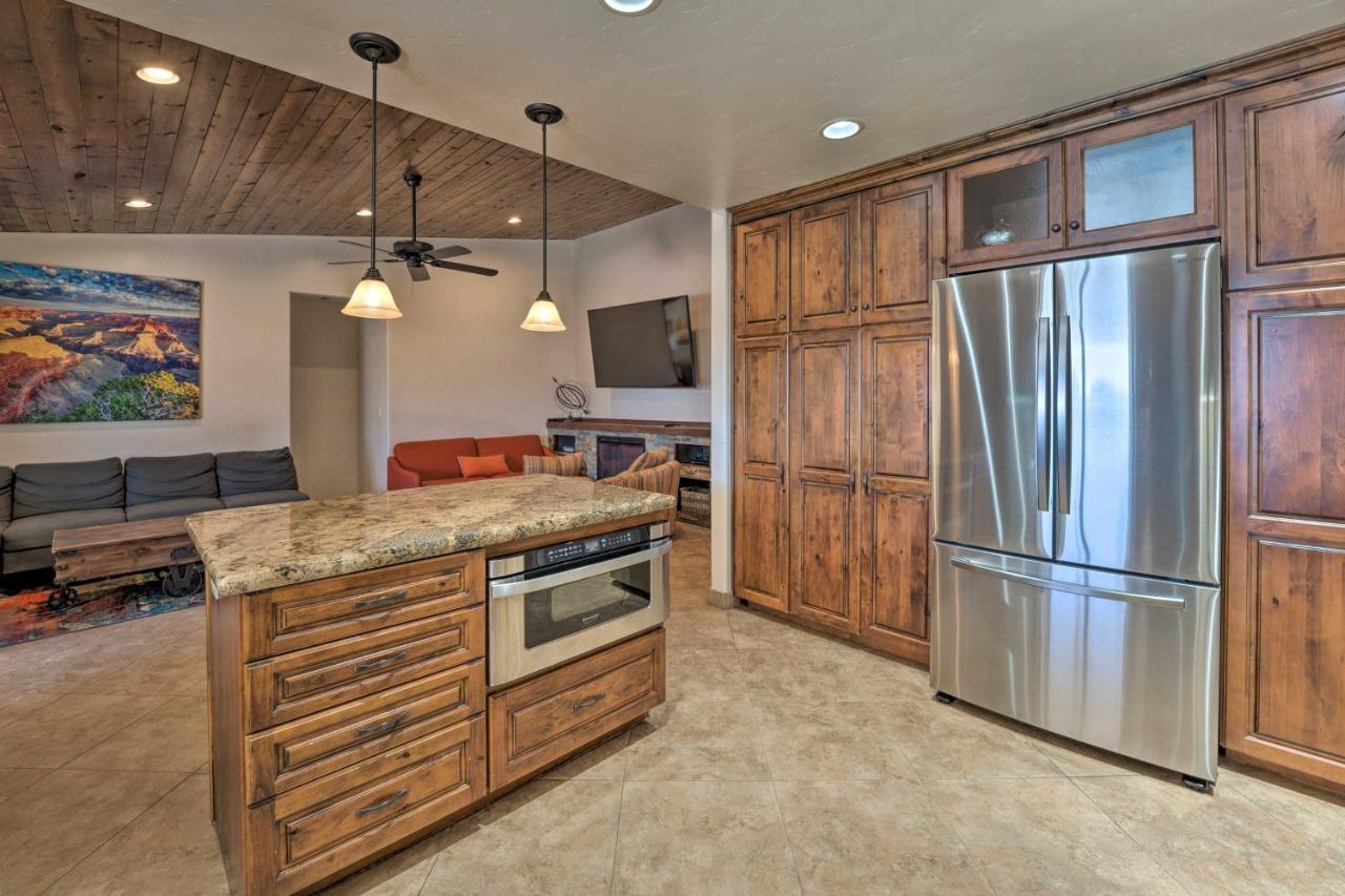 Pet-friendly Havasu Gem Pool And Game Holiday home