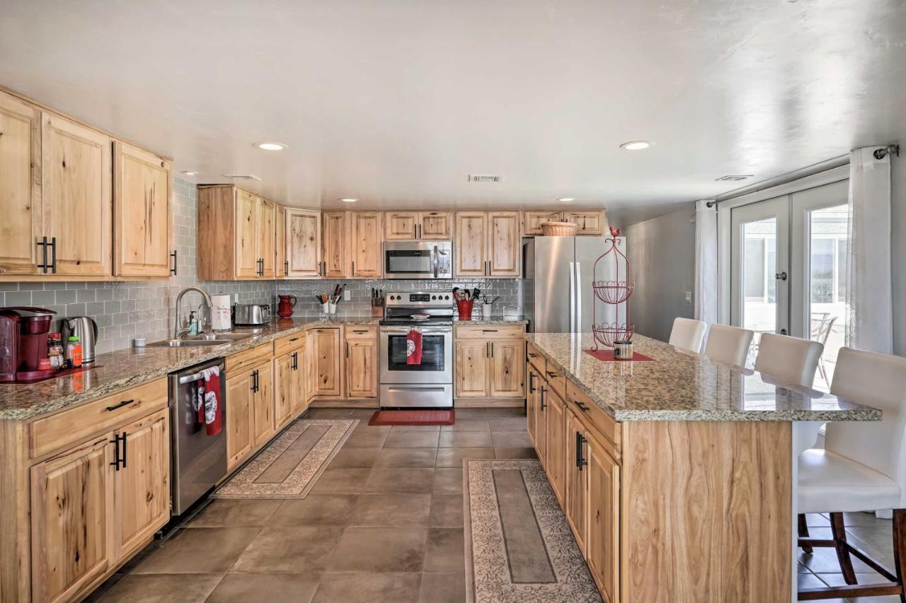 Sunny Havasu Abode With Pool And Grill! Lake Havasu City