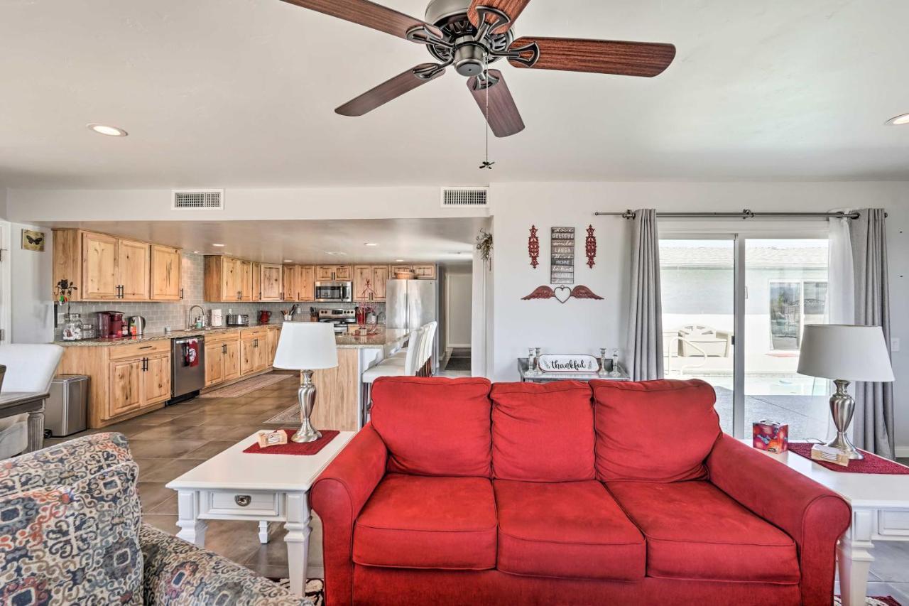 Holiday home Sunny Havasu Abode With Pool And Grill!