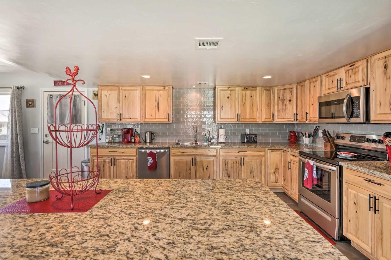 Sunny Havasu Abode With Pool And Grill! *