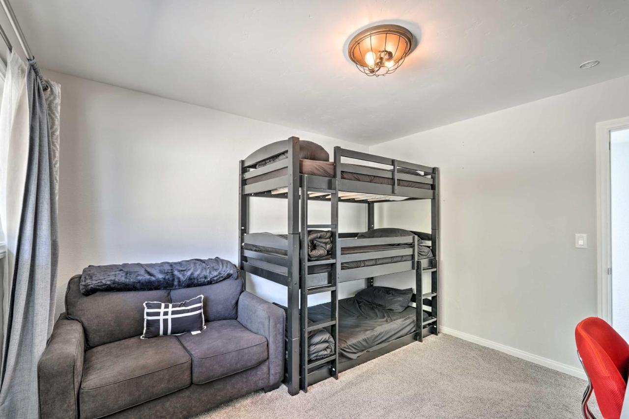 Holiday home Sunny Havasu Abode With Pool And Grill! *