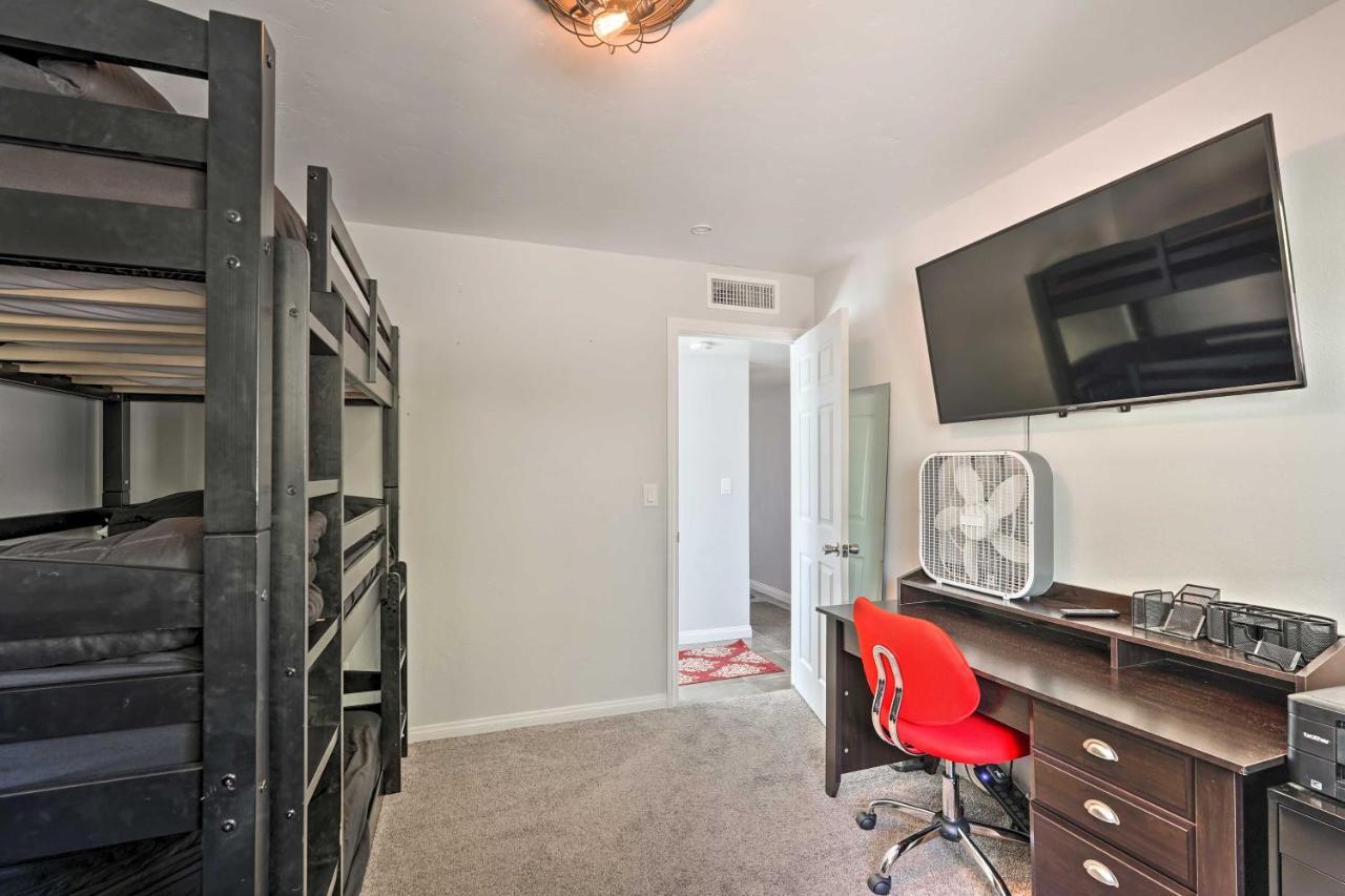 Holiday home Sunny Havasu Abode With Pool And Grill!