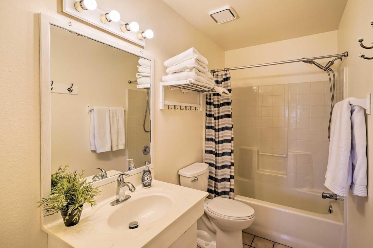 Havasu Escape With Game And Mtn Views! Holiday home Lake Havasu City