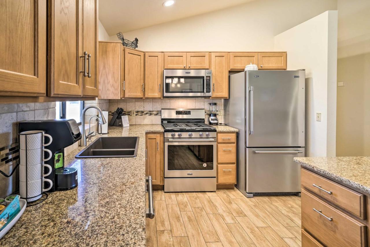 Havasu Escape With Game And Mtn Views! Holiday home Lake Havasu City