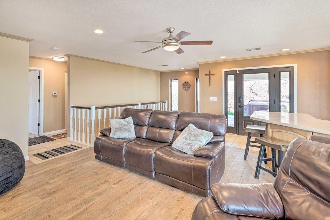 Stunning Havasu Getaway With Hot Tub! Holiday home
