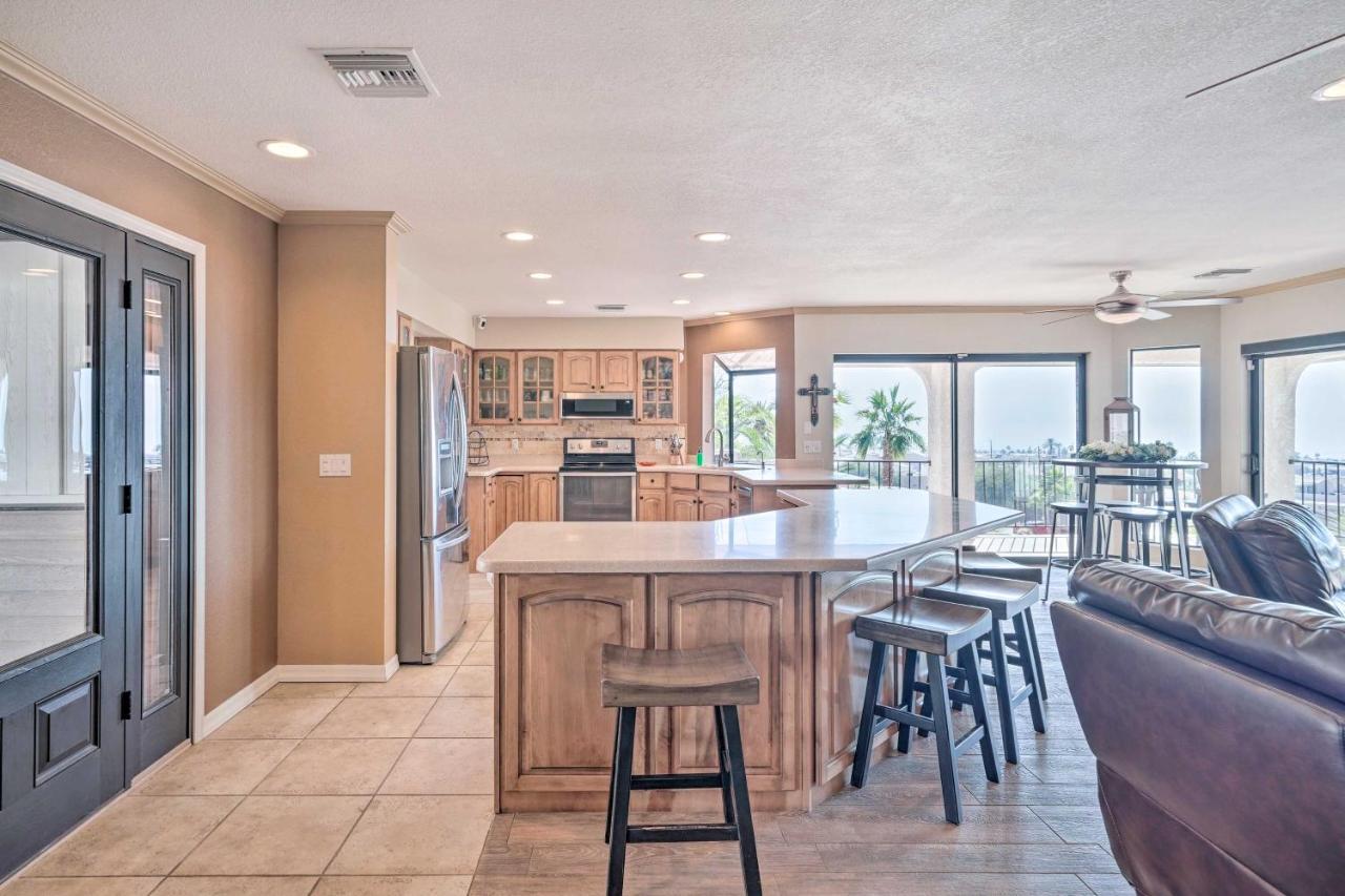 Stunning Havasu Getaway With Hot Tub!