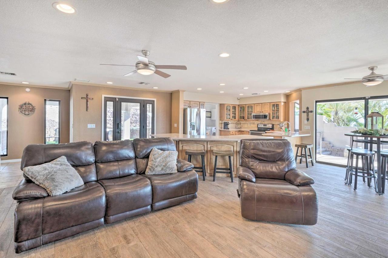 Stunning Havasu Getaway With Hot Tub! Holiday home *