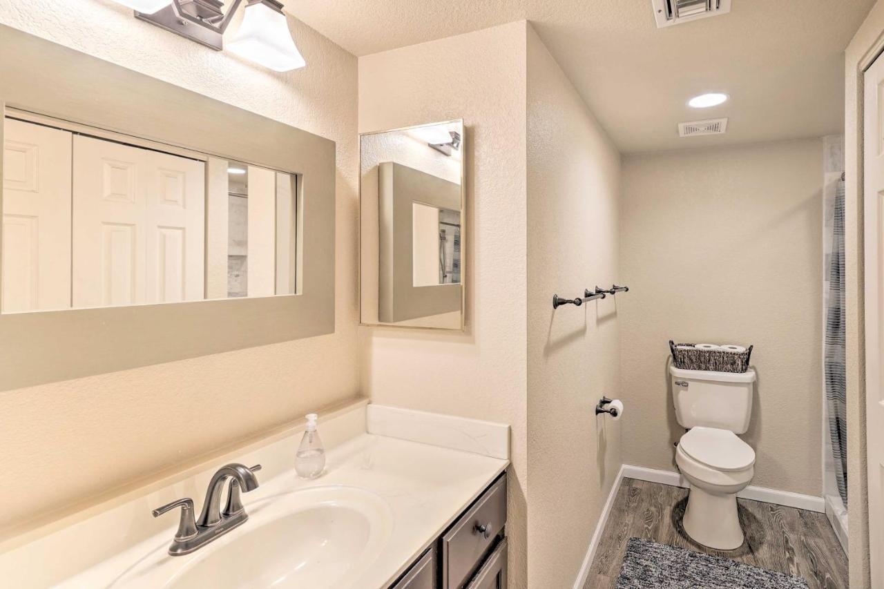 Stunning Havasu Getaway With Hot Tub! Holiday home Lake Havasu City