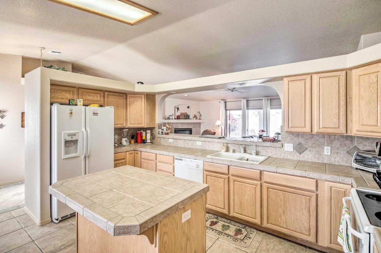 Cozy Havasu House With Views - 1 Mi To Water! Holiday home