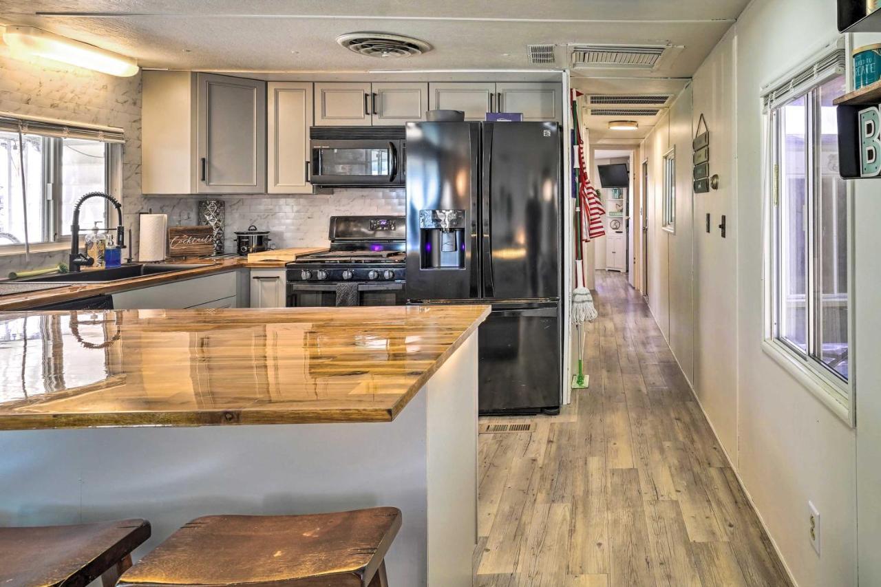 Cozy Havasu Getaway With Views!