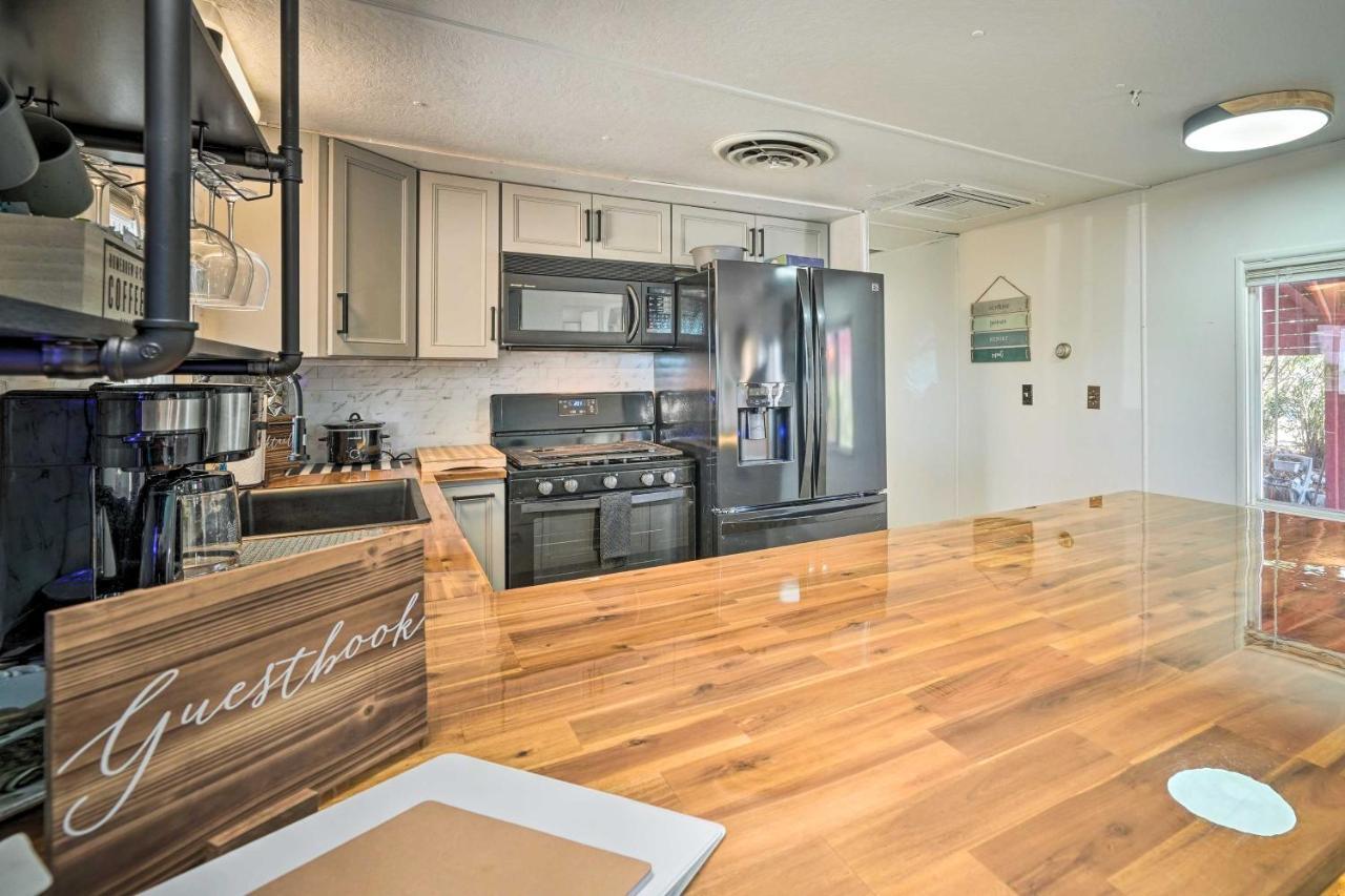 Cozy Havasu Getaway With Views! Holiday home