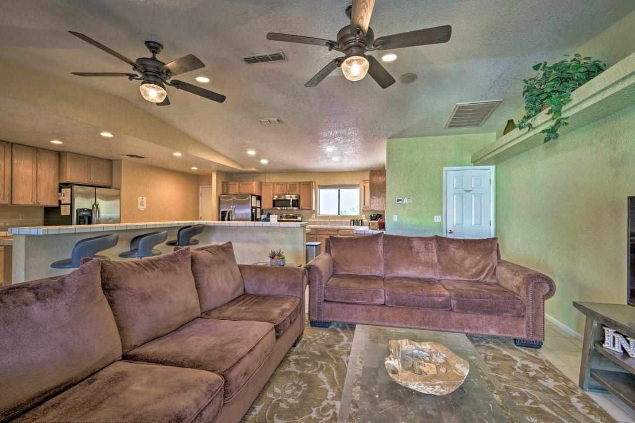 Family-friendly Havasu Getaway With Deck And Pool Holiday home