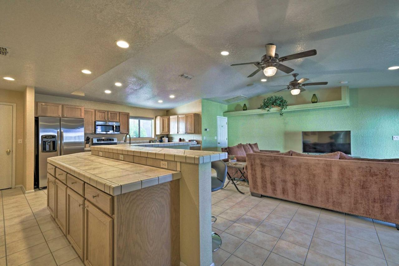 Family-friendly Havasu Getaway With Deck And Pool Holiday home