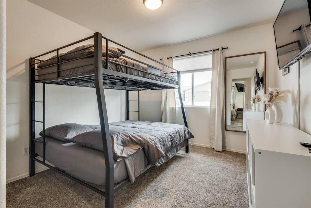 Family Friendly W/ Backyard Games, Rv Parking Holiday home