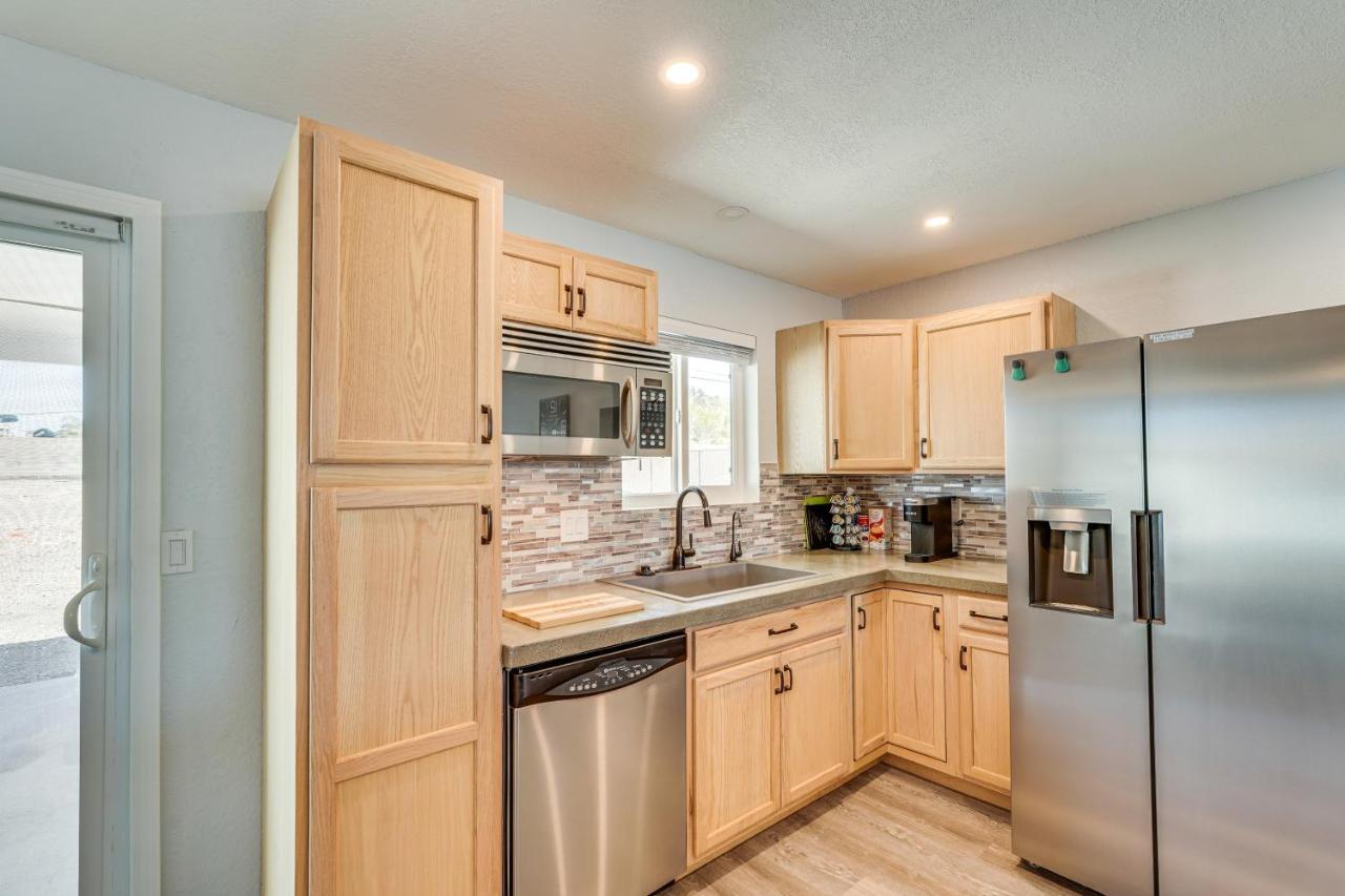 Arizona Getaway With Patio - 2 Mi To Havasu! Holiday home