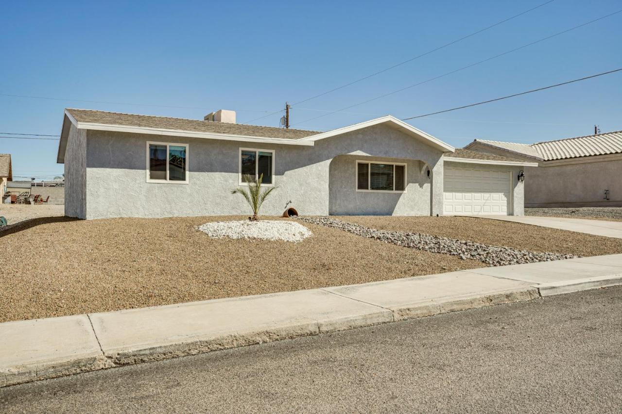 Arizona Getaway With Patio - 2 Mi To Havasu! Holiday home *