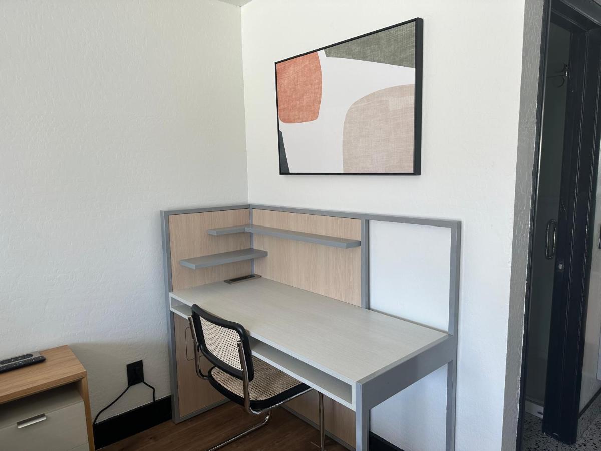 Sway Motel
