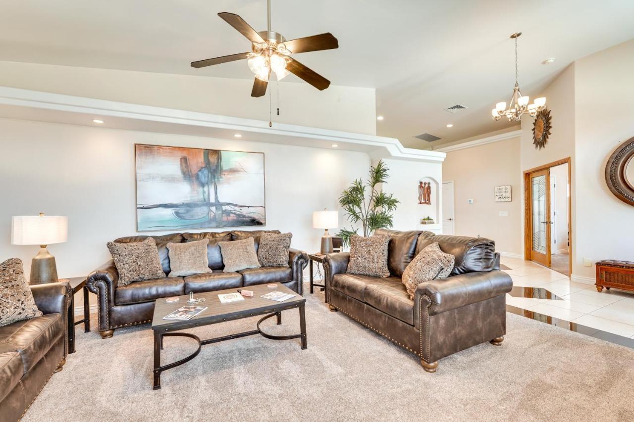Havasu Escape With Pool, Patio And Grill! Holiday home