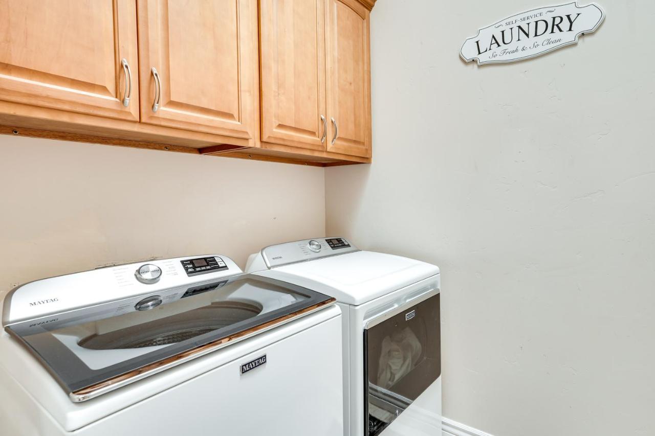 Havasu Escape With Pool, Patio And Grill! Holiday home Lake Havasu City