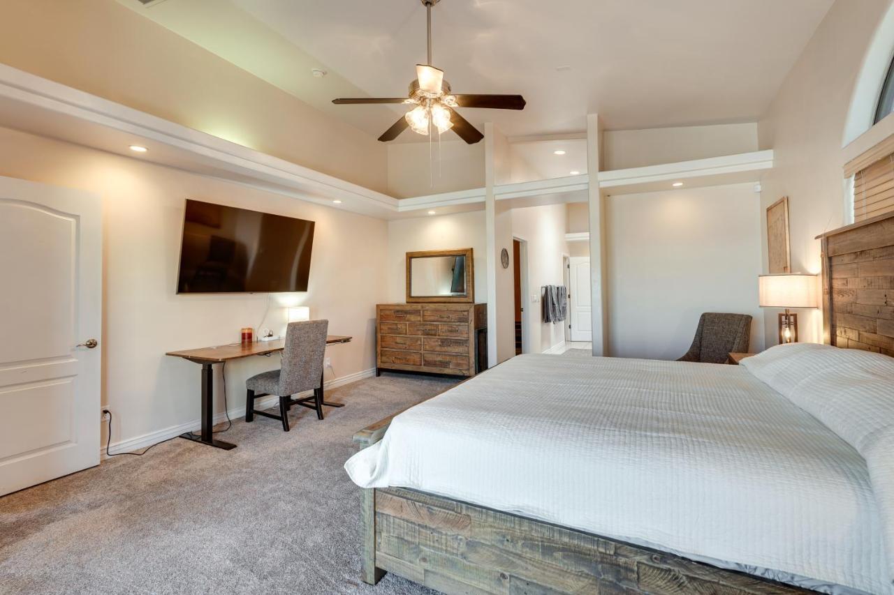 Havasu Escape With Pool, Patio And Grill!