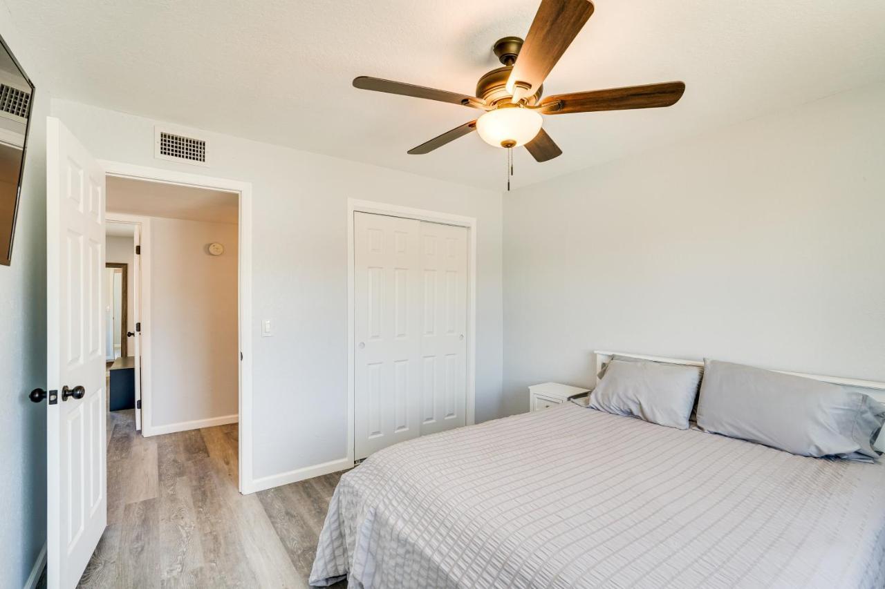 Arizona Getaway With Patio - 2 Mi To Havasu! Holiday home