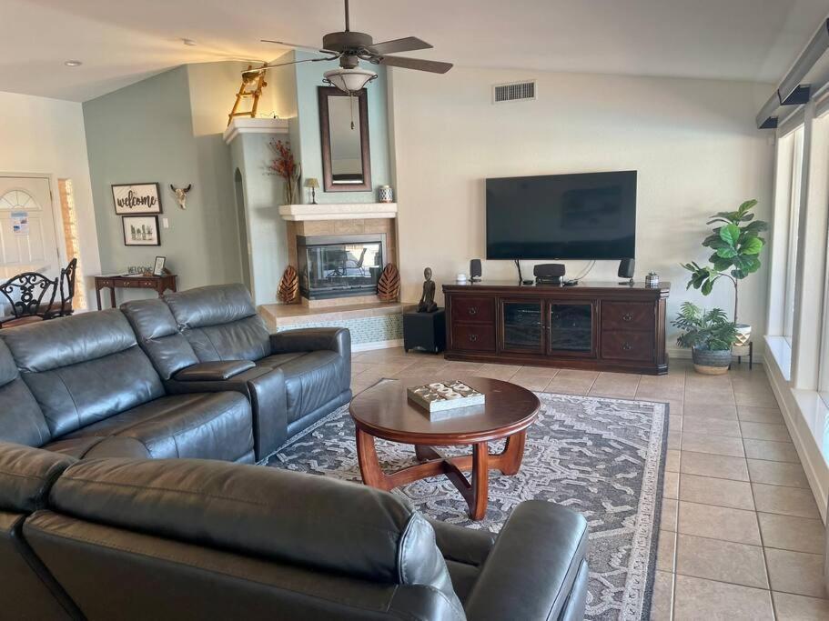 La Isla Panoramic Views, Outdoor Kitchen, Sleeps 16 Holiday home *