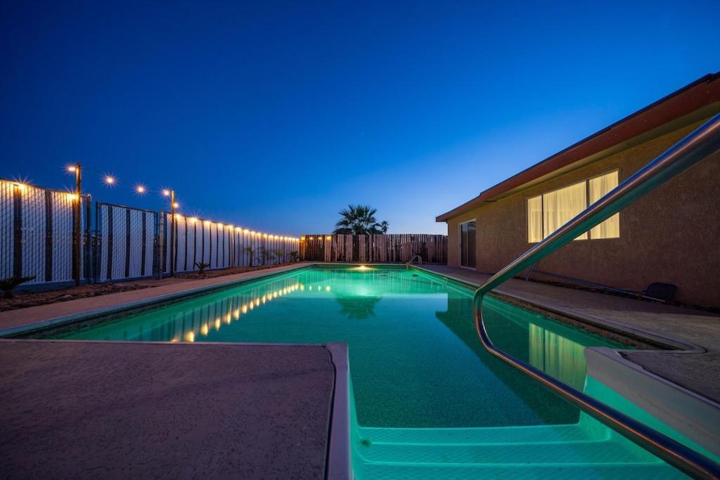 Holiday home Large Havasu Retreat With Private Heated Pool And Gameroom For Family Fun
