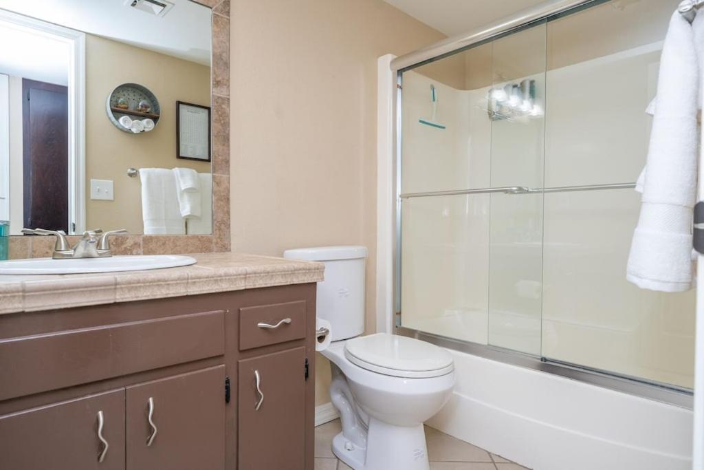 Large Havasu Retreat With Private Heated Pool And Gameroom For Family Fun Holiday home *