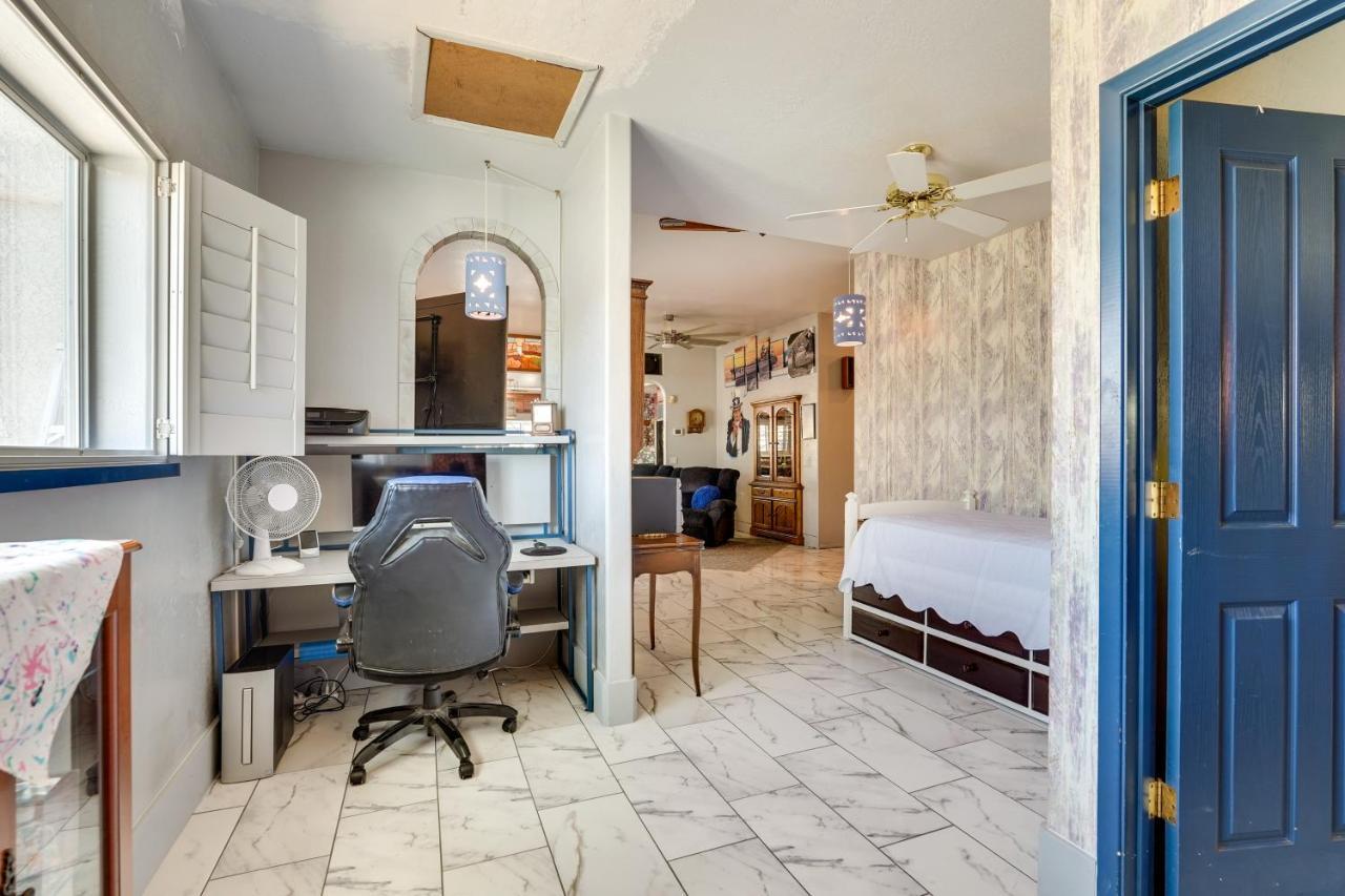 Havasu With Rooftop Deck About 1 Mi To Beach! Holiday home