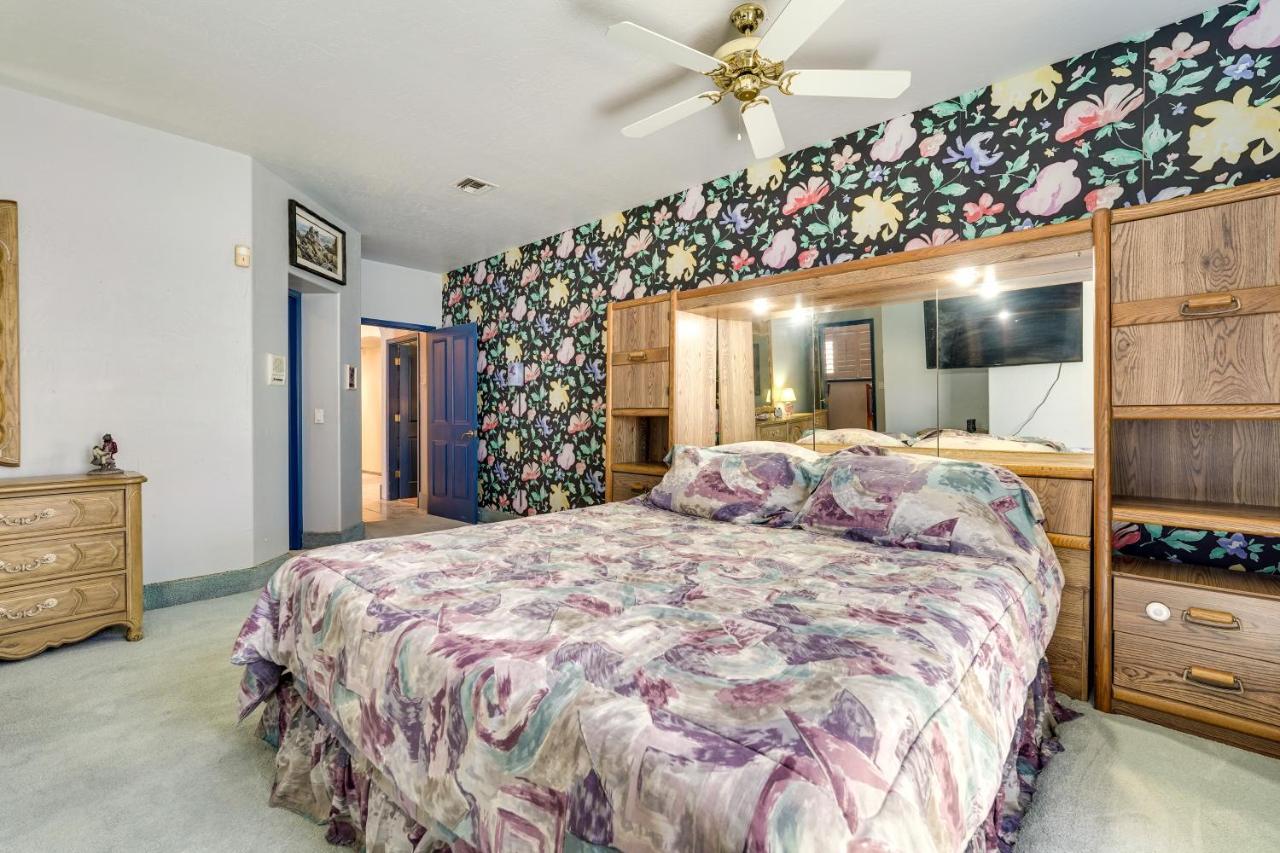 Havasu With Rooftop Deck About 1 Mi To Beach! Holiday home Lake Havasu City