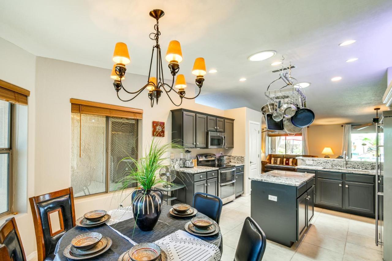 Havasu Oasis With Outdoor Pool And Hot Tub! Holiday home