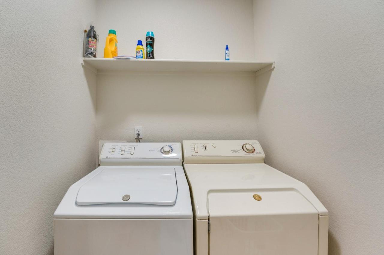Havasu With Pool - 4 Mi To Beach! Holiday home