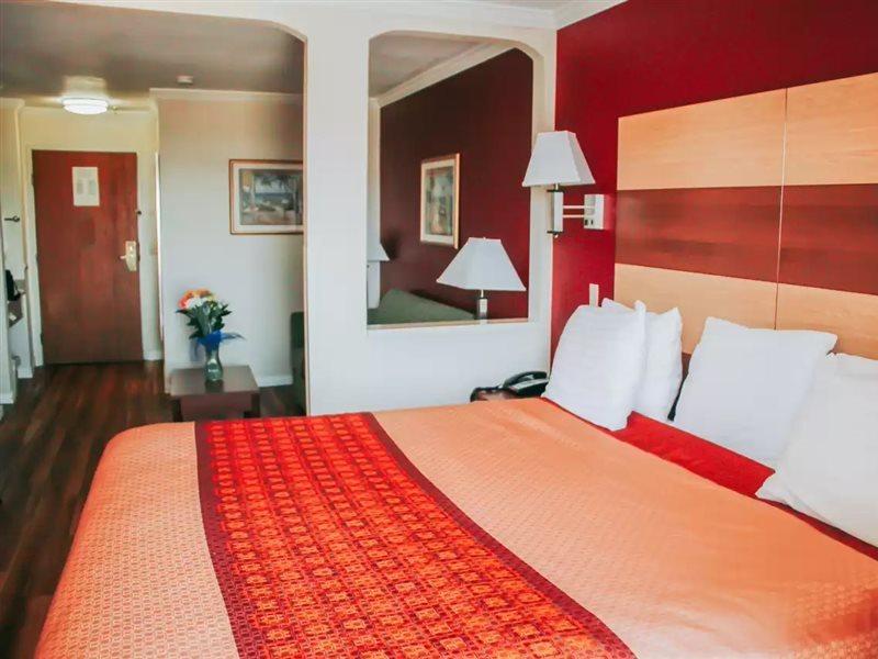Rodeway & Hotel