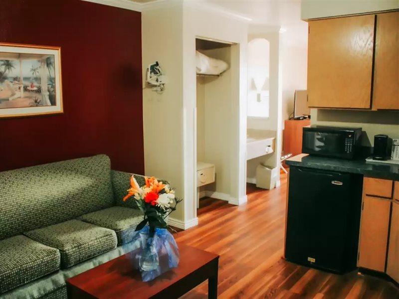 Rodeway & Hotel 3*