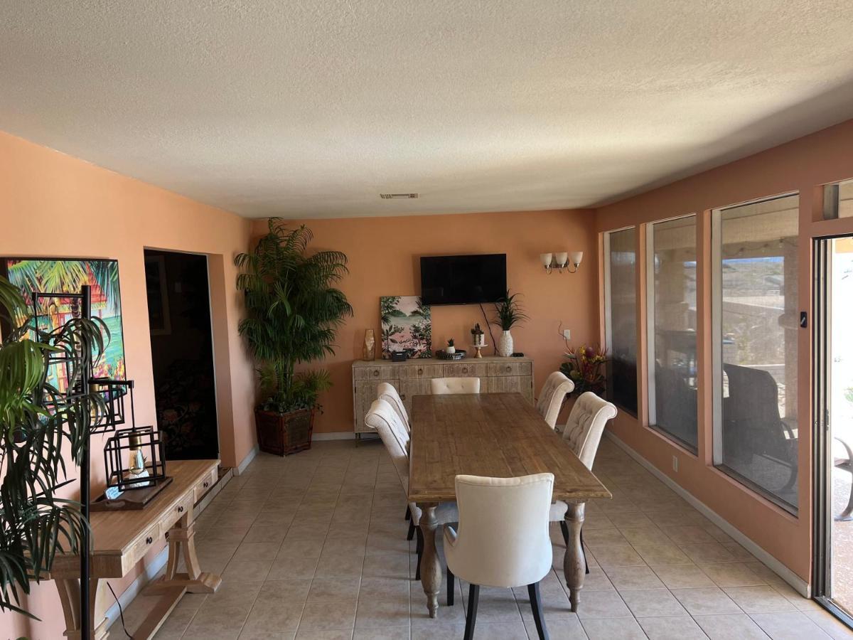 Lodestar Livin! 4-bedroom, Pool, Views! Holiday home