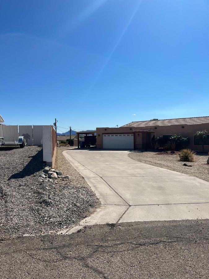 Lodestar Livin! 4-bedroom, Pool, Views! Holiday home Lake Havasu City